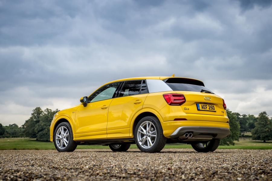  Audi Q2 TFSI S-Line 2016 года  (UK) (фото 13 из 32)